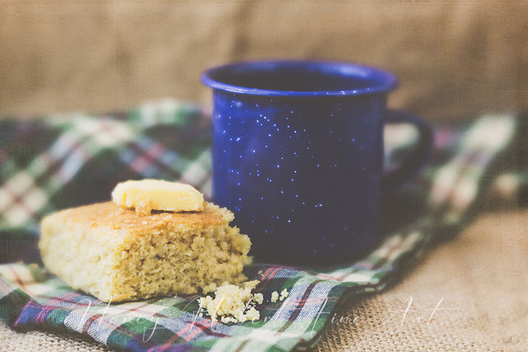 Hot cornbread with melted butter